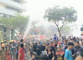 Guayaquileños disfrutaron y se mojaron durante el tradicional Ejercicio de Agua del Benemérito Cuerpo de Bomberos de Guayaquil, realizado en el centro de la ciudad.