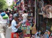 Comerciantes y compradores en la Bahía, en Guayaquil.