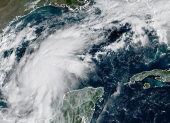 La tormenta Isaías avanza por el Golfo de México y podría convertirse en huracán antes de acercarse a Estados Unidos.