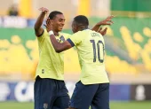 Edwin Quintero (i) fue una de las figuras del Sudamericano Sub-17 con Ecuador.