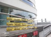 Un peatón resultó herido tras la caída de material de construcción en Puerto Santa Ana, Guayaquil.