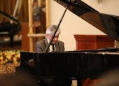 El músico lojano suma más de tres décadas de trayectoria y formación musical.