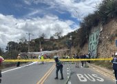 La avioneta terminó fuera de la pista de aterrizaje y cayó hacia una avenida en Cuenca.