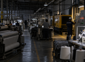 Las empresas textiles de Ecuador enfrentan desconexiones eléctricas de hasta 48 horas, mientras parte del sector tiene una capacidad limitada de autogeneración.