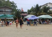 Los turistas empezaron a llegar a los balnearios de Santa Elena en el primer día de asueto