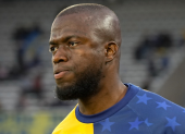 Enner Valencia calentando antes del partido de Boca Juniors.