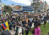 La marcha avanzó por la calle 12 de Octubre luego de intentar avanzar a la Plaza Grande.