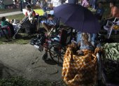 Elodia Oliva (94 años) descansa en un parque este sábado, en el centro de Tonosí (Panamá).