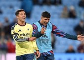 Piero Hincapié (d) y Martín Zubimendi se perderán el partido de Champions ante Lille por lesión.