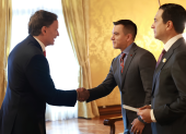La entrega de credenciales marcó el inicio formal de sus funciones diplomáticas en Ecuador.