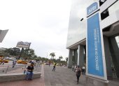 El edificio del Servicio de Rentas Internas en la avenida Orellana, en Guayaquil.