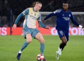 Erling Haaland (i) y Willian Pacho (d) se enfrentaron en enero de 2025, por la Champions, con triunfo del PSG.