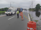 Las fuertes lluvias anegaron calles y vías de Babahoyo, afectando la movilidad de habitantes y transportistas.