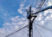 Desde la semana pasada, usuarios han alertado sobre cortes de luz en varios sectores de Quito.
