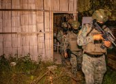 Las Fuerzas Armadas y la Policía Nacional realizan operativos especiales durante la vigencia del toque de queda.