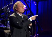 El cantante español, Julio Iglesias, es acusado por extrabajadoras de una supuesta agresión sexual.