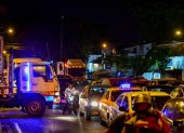 Circulación vehicular nocturna en Guayaquil.