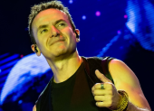 El cantante colombiano Fonseca durante su reciente presentación, el 9 de octubre de 2026, en Guayaquil.