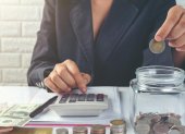 Haz crecer tu dinero mientras acumulas millas. Descubre cómo ahorrar e invertir puede abrirte las puertas a nuevas oportunidades financieras.