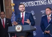 JD Vance, vicepresidente de Estados Unidos (c).