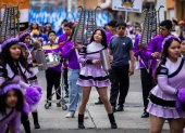 Bandas de paz, bastoneras y agrupaciones artísticas recorrieron seis sectores del sur de Guayaquil durante el Pregón Octubrino.