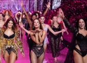 El Victoria’s Secret Fashion Show 2026 se transmite en vivo este domingo 18 de octubre desde Los Ángeles, California.
