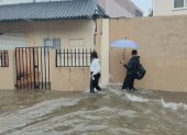 Las lluvias en Guayaquil complicaron la movilidad este lunes 19 de octubre de 2026 y motivaron anuncios de suspensión en colegios particulares.