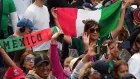 Hinchas de México alientan a su selección previo a su debut ante Sudáfrica.