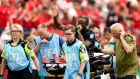 Ismael Koné fue retirado en camilla luego de la grave lesión en el duelo entre Canadá y Qatar.