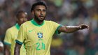 Éderson reemplaza al lesionado Wesley.