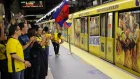 Uno de los 18 trenes del Metro de Quito fue brandeado con los colores de la Tri.