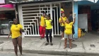 Vecinos y familiares de Gonzalo Plata celebran en el suburbio de Guayaquil tras el triunfo de Ecuador sobre Alemania en el Mundial 2026.