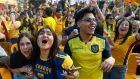Aficionadas ecuatorianas celebran en Quito la victoria (2-1) de la Tri ante Alemania este jueves en un partido del Grupo E del Mundial 2026.