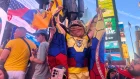 El 'banderazo' ecuatoriano se tomó Times Square previo al partido contra Alemania por el Mundial 2026.