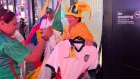 Comerciantes ecuatorianos en Times Square aprovechan la emoción por Ecuador en el Mundial 2026.