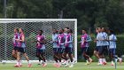 Jugadores de la selección de Inglaterra durante el entrenamiento del sábado, en el Club Universidad en Ciudad de México (México).