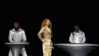 Shakira, en una presentación anterior, aparece en escena mientras dedica mensajes de apoyo a Colombia tras su eliminación del Mundial 2026.