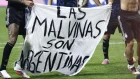 Jugadores exhiben una pancarta con la consigna sobre las Islas Malvinas durante el Mundial 2026, gesto que generó reclamos diplomáticos.