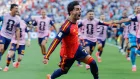 Ferran Torres celebra su gol mientras la afición española estalla de júbilo.