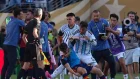 Leandro Paredes (c) de Argentina empuja a Gavi (c-abajo) de España al terminar la final del Mundial de la FIFA 2026.