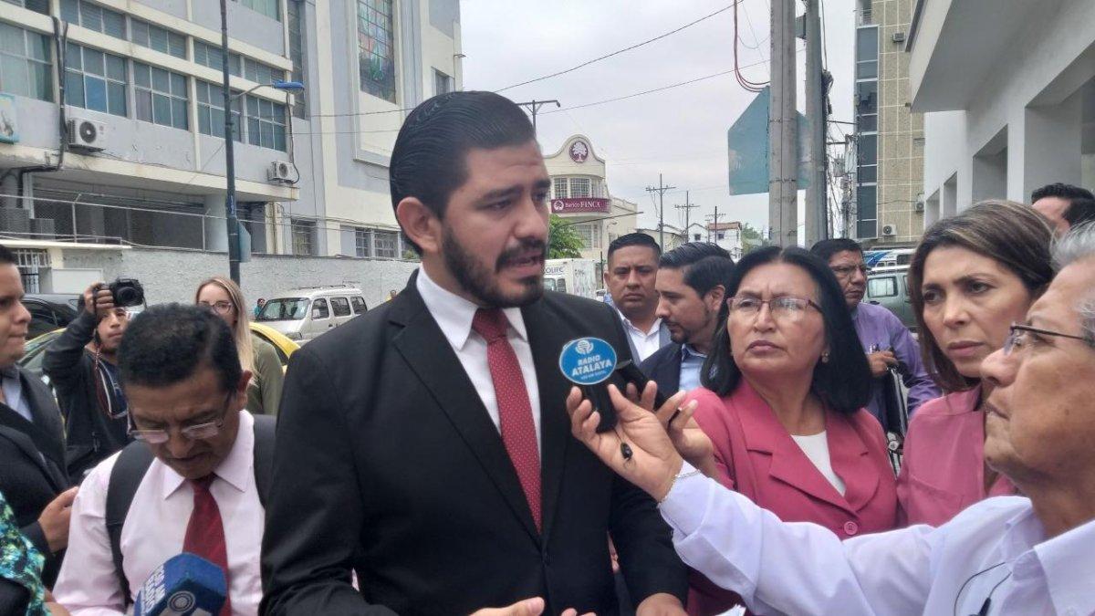 Hace tres semanas, un grupo de abogados protestó por el alza de las inscripciones.