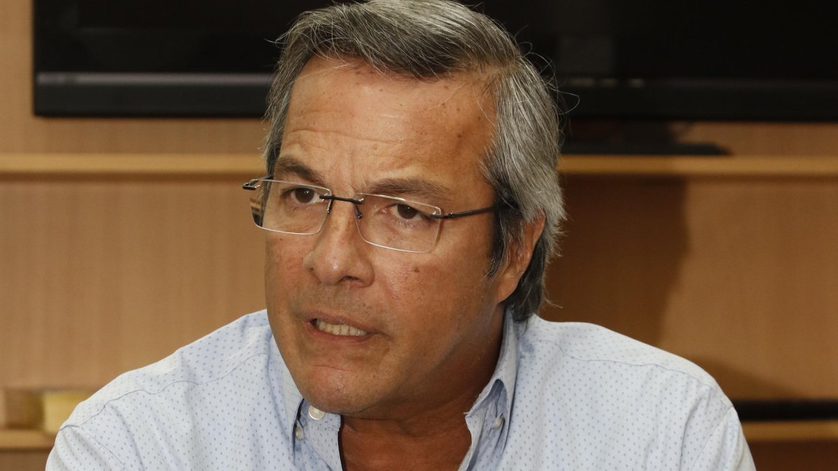 Jairala es exprefecto del Guayas. Exdiputado por la misma provincia. Líder del movimiento Centro Democrático.