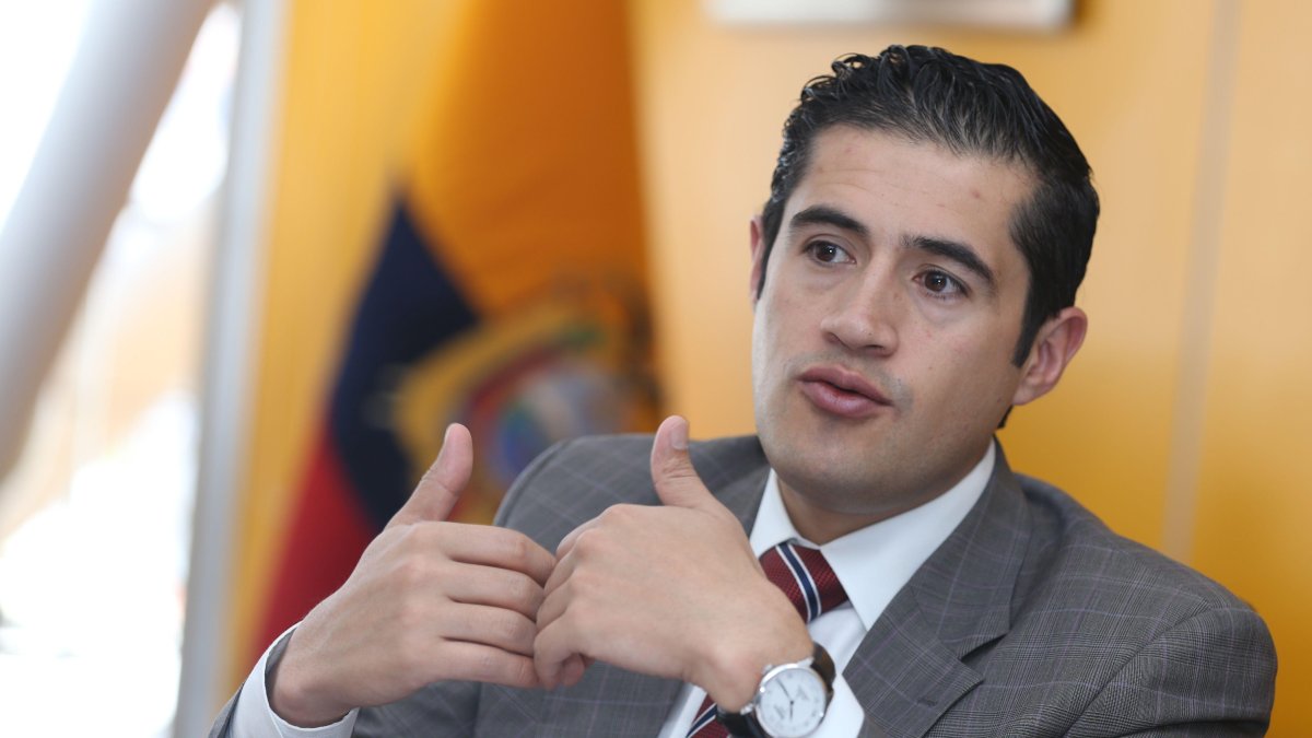 El ministro de Economía y Finanzas, Richard Martínez, explicó de qué manera se reactivará la economía durante el confinamiento