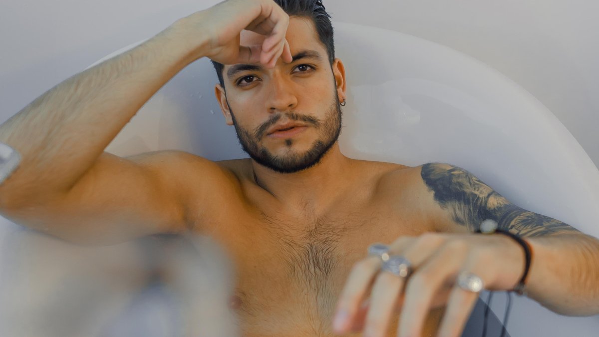 El artista cuencano está feliz por superar el millón de streams en Spotify.