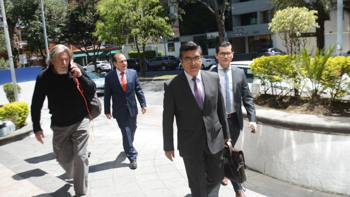 Los representantes de los empresarios llegaron a la reunión a las 11:00.