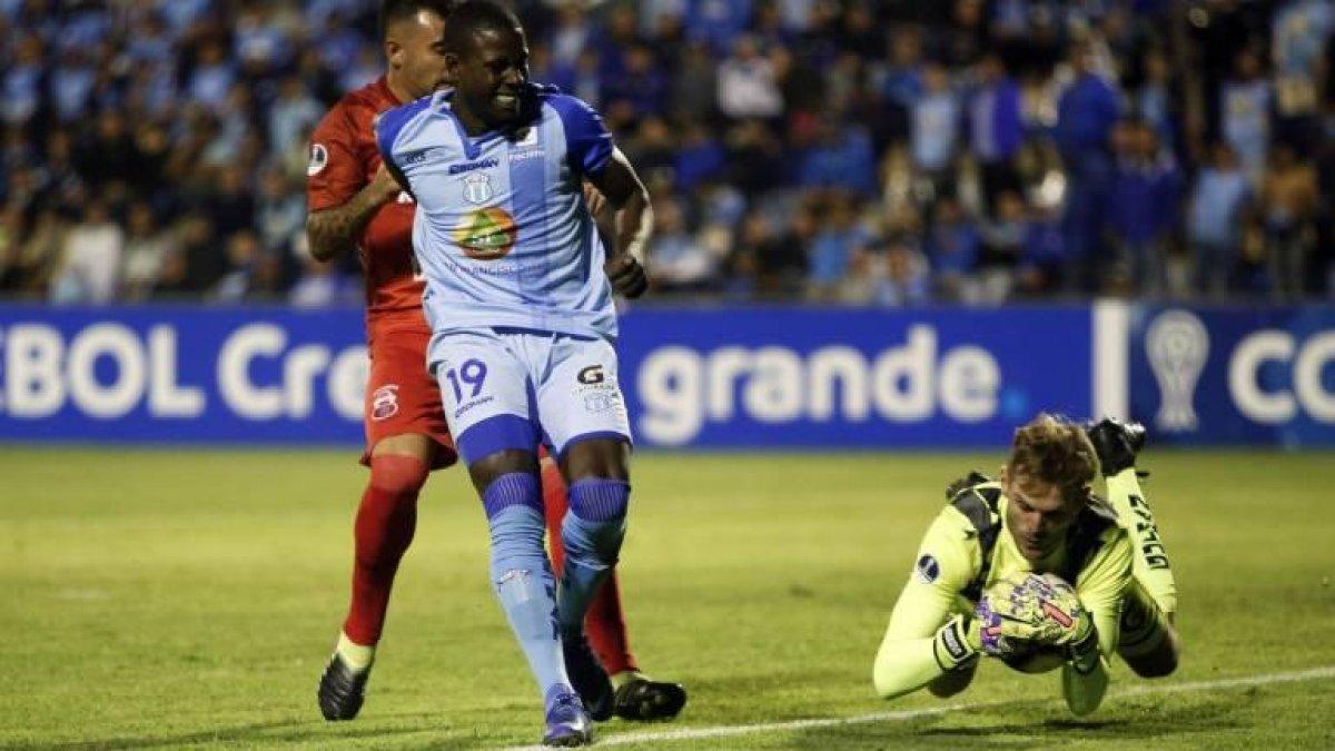 Moisés Corozo (c) recibió una propuesta para llegar al elenco torero en julio.