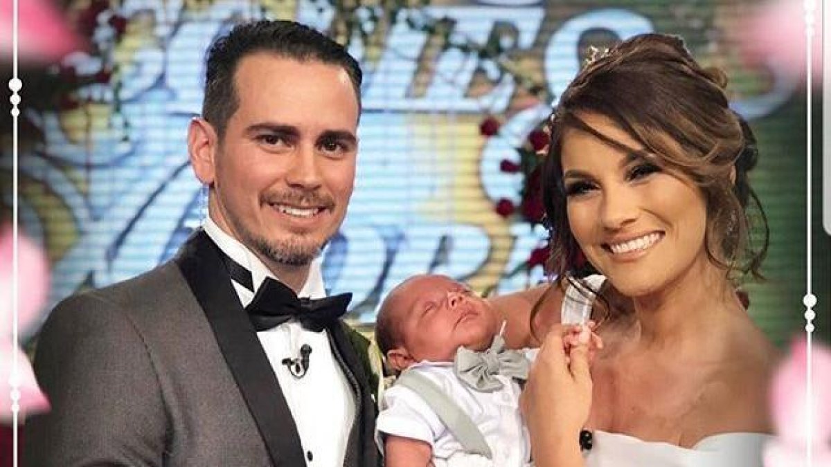 La familia completa: Jacqueline junto a su esposo, Andrés Garcerant, y el pequeño Benjamín.
