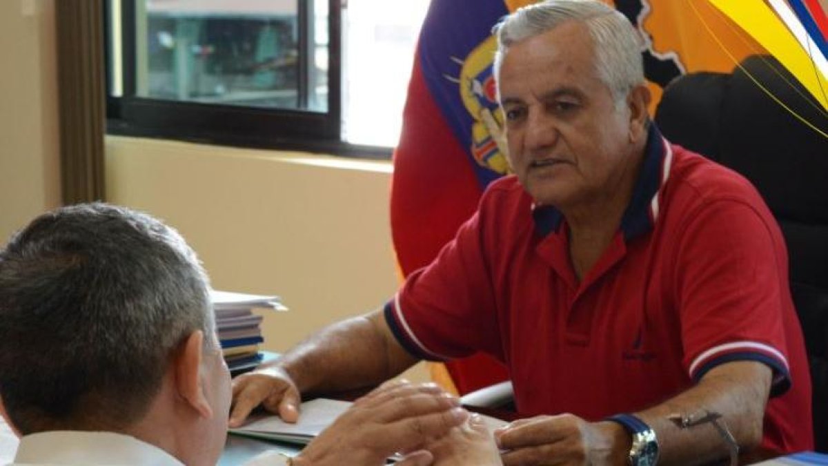 El prefecto Chávez en una  reunión con miembros de la Mancomunidad de Gobiernos Autónomos Provinciales de la Región Amazónica del Ecuador el pasado 16 de diciembre.