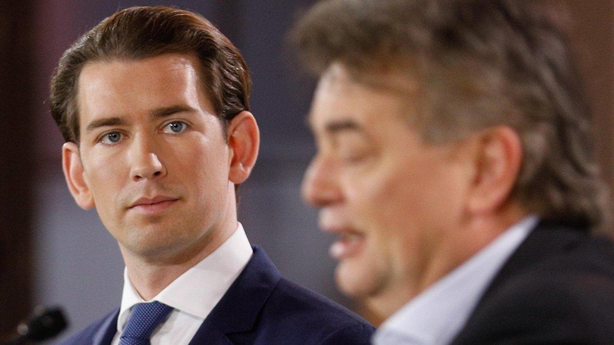 Sebastian Kurz (Izq.) junto al líder político Werner Kogler.