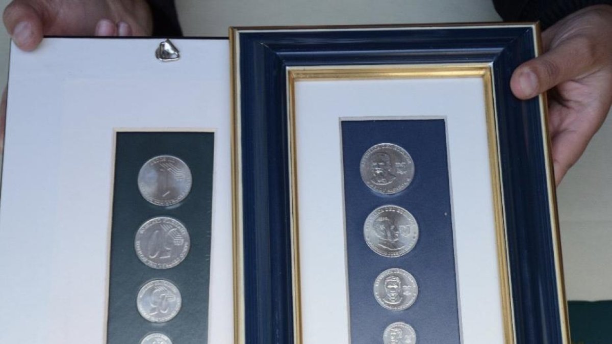 El Museo Numismático sacó a la venta recuerdos de las monedas acuñadas en el país por los 20 años de la dolarización.